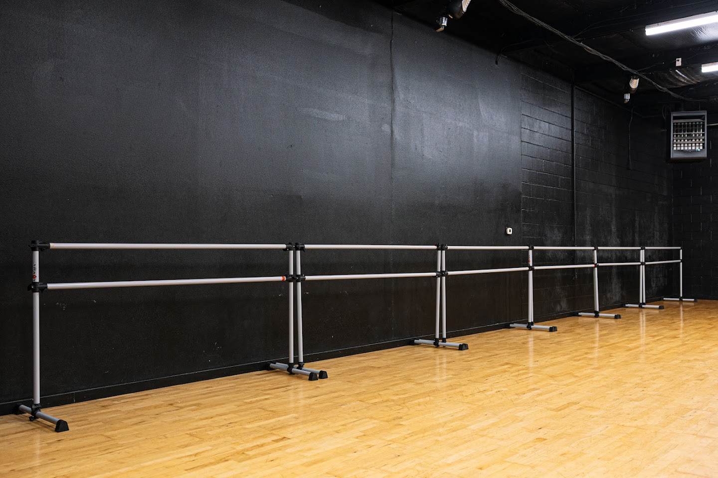 Six movable barres