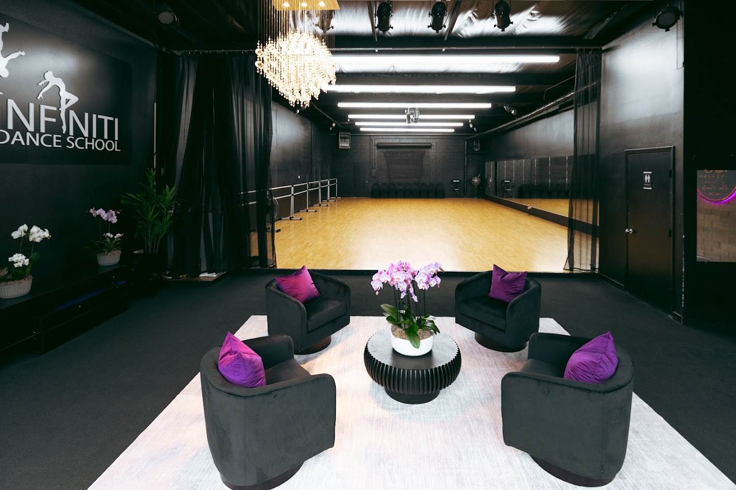 Lounge, looking onto the floor